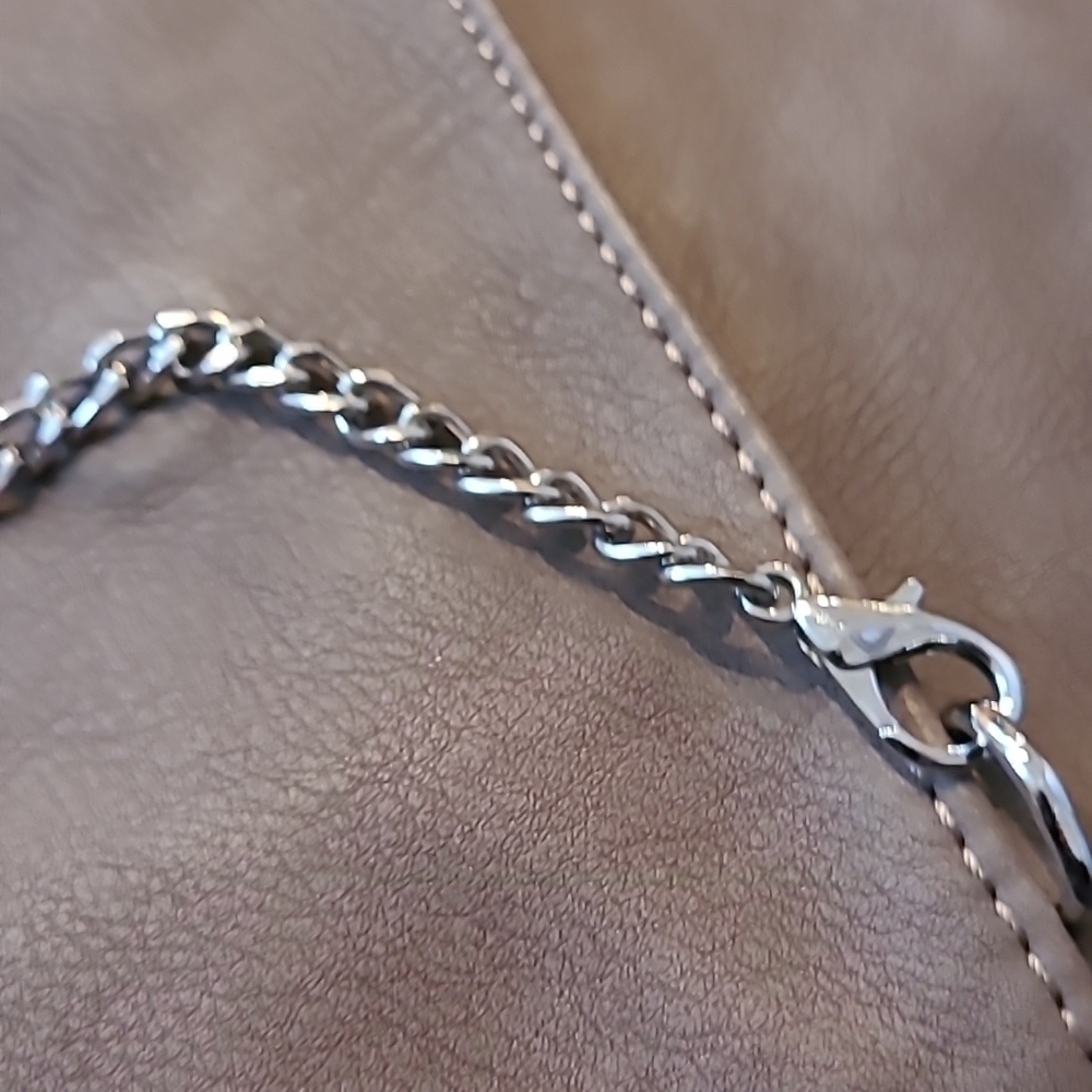 ANTIK KRAFT Clutch with Detachable Metal Chain Strap, Vegan Leather - Picture 8 of 12